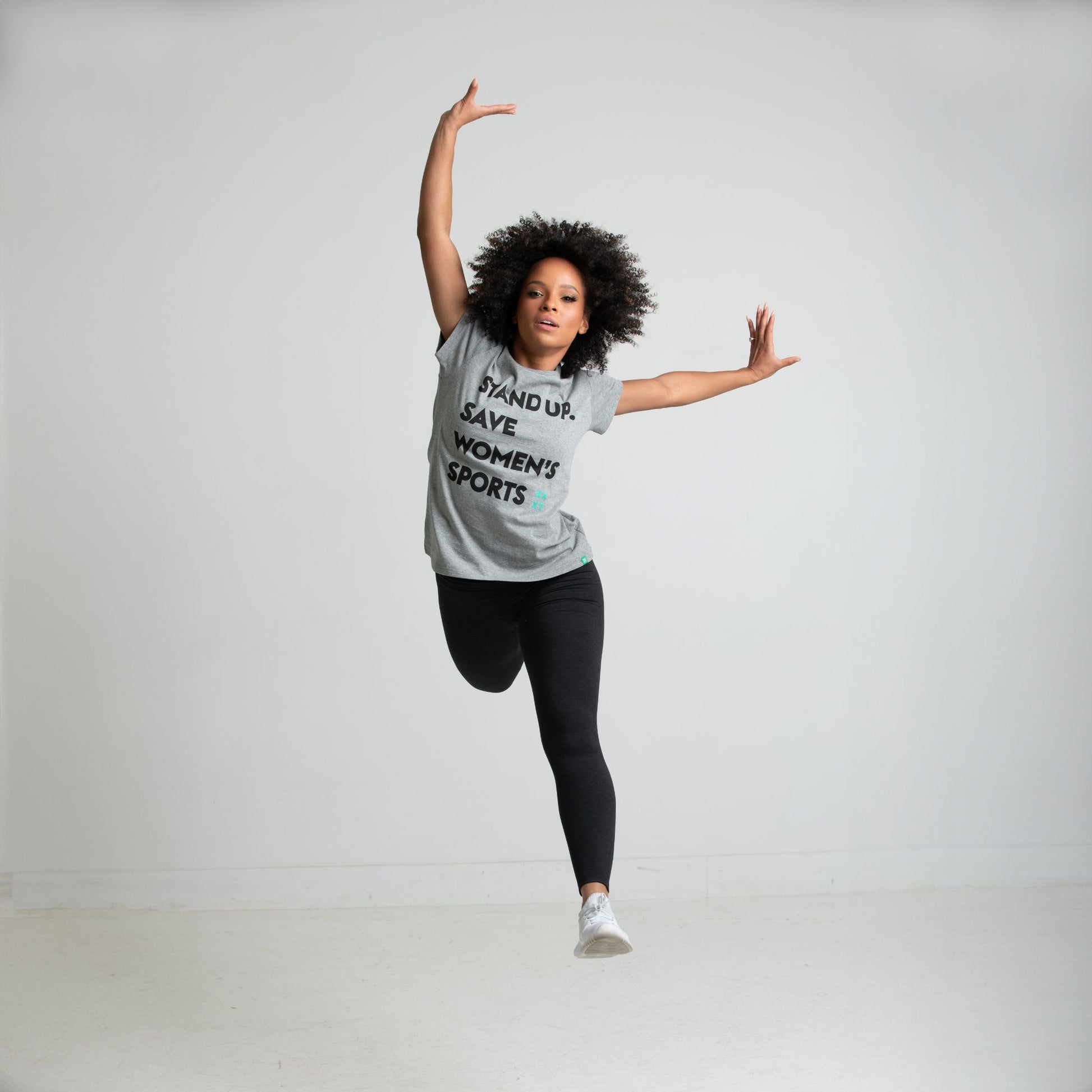 Athlete is 5'3" and is wearing size S