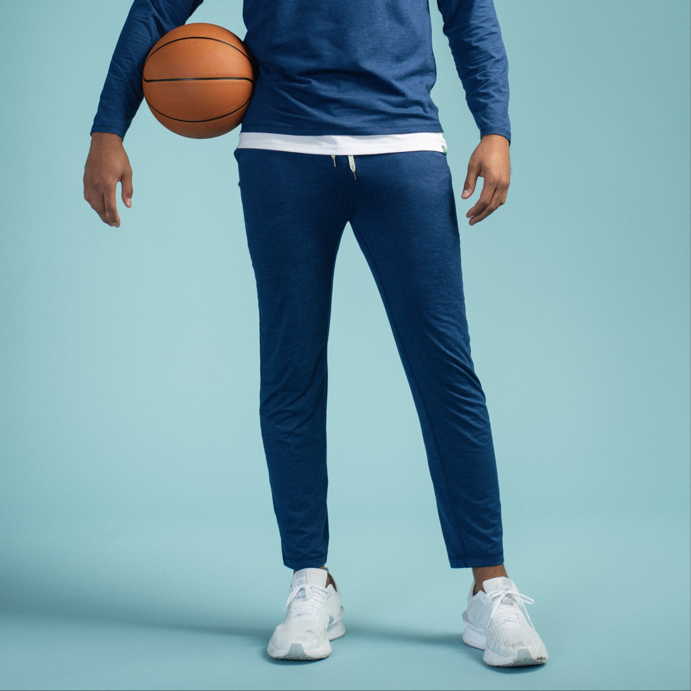Athlete is 6'7" and is wearing size XL