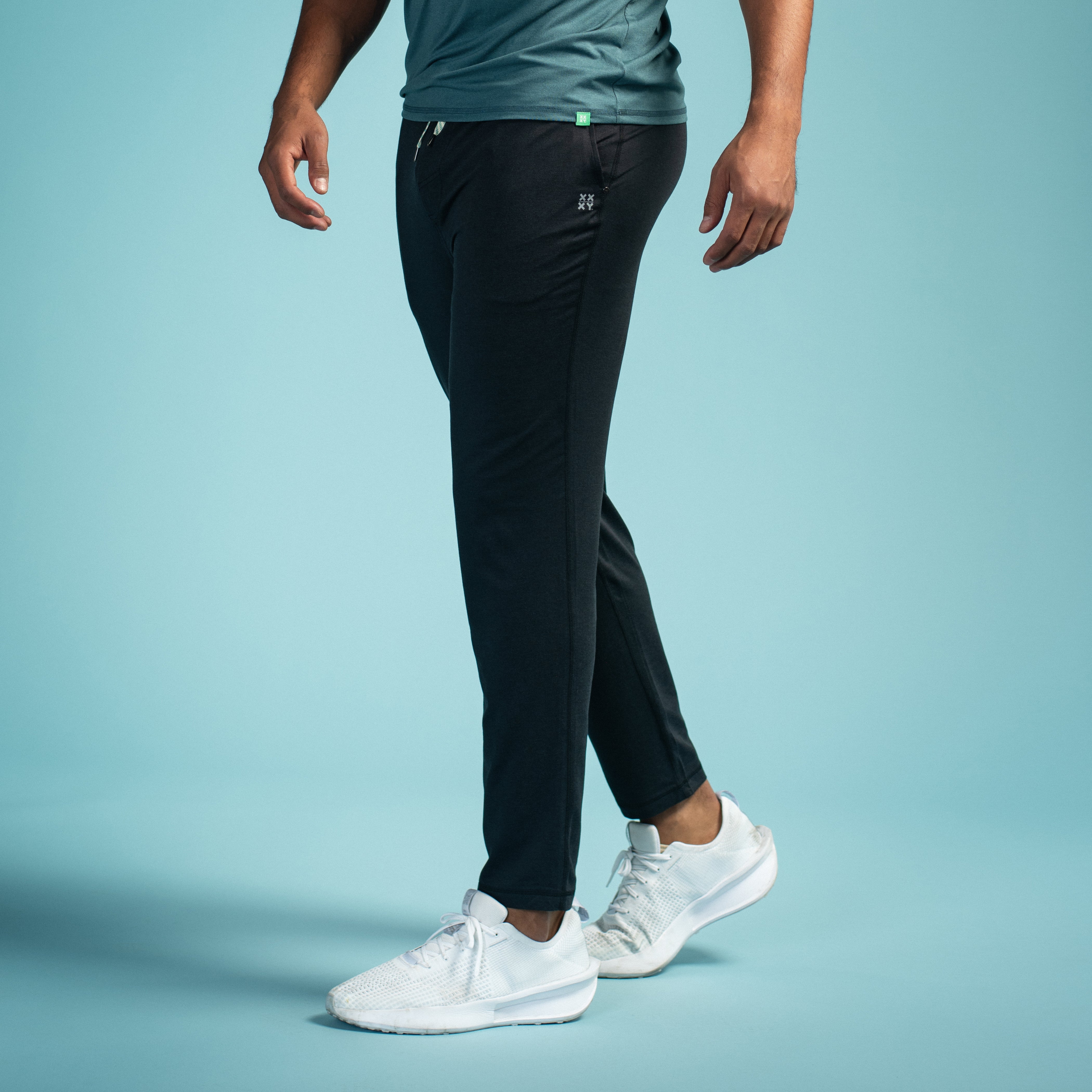 Athlete is 6'7" and is wearing size XL