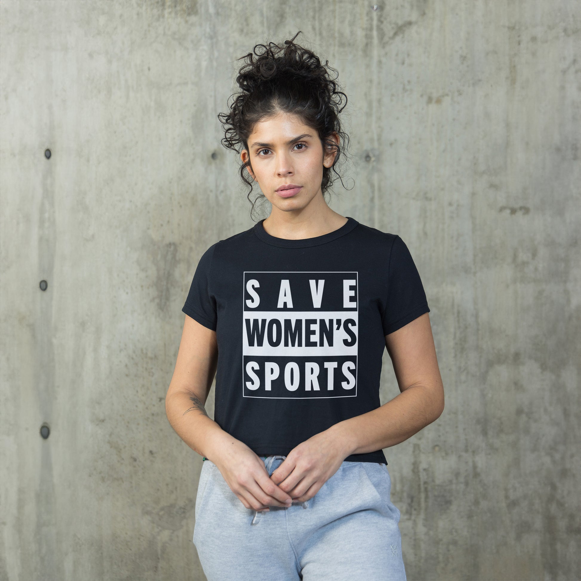 Athlete is 5'8" and is wearing size M
