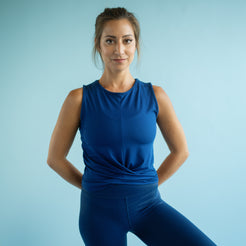 Athlete is 5'0" and is wearing size XS