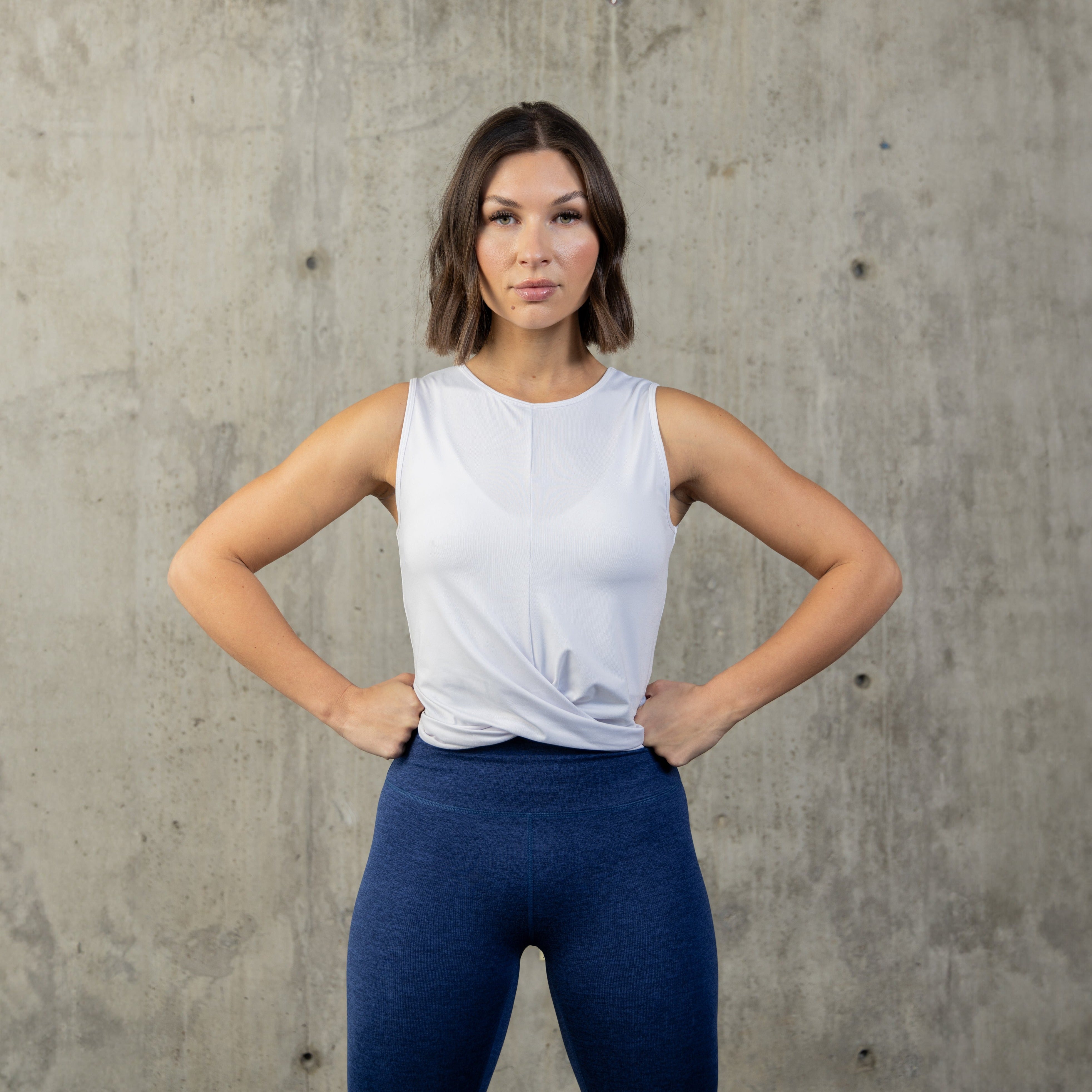 Athlete is 5'4" and is wearing size S