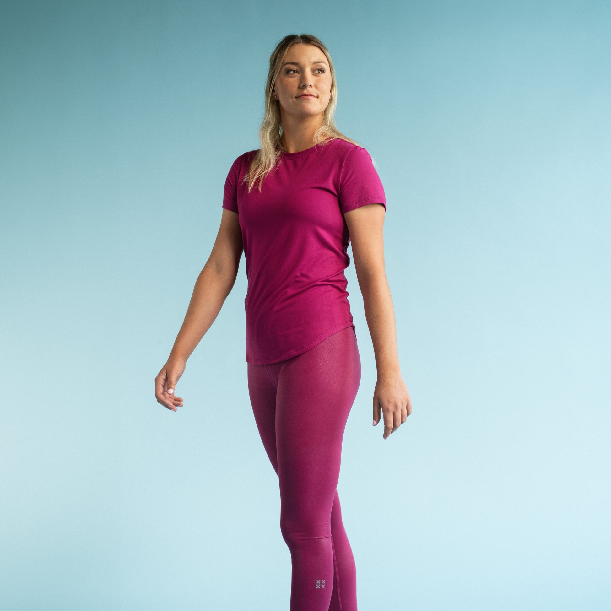 Athlete is 5'7" and is wearing size S