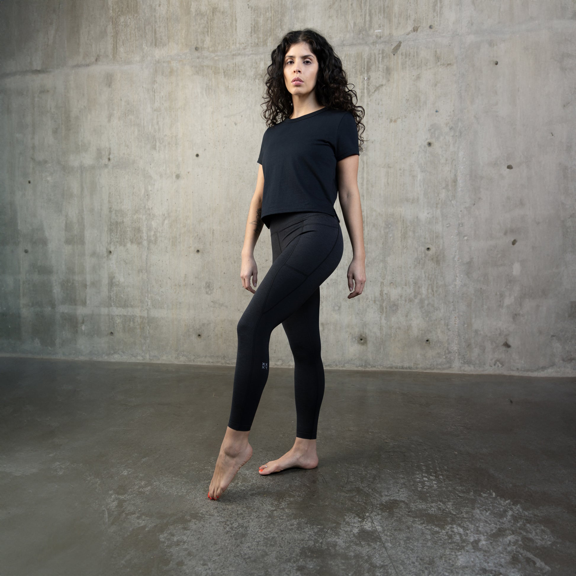 Athlete is 5'8" and is wearing size M