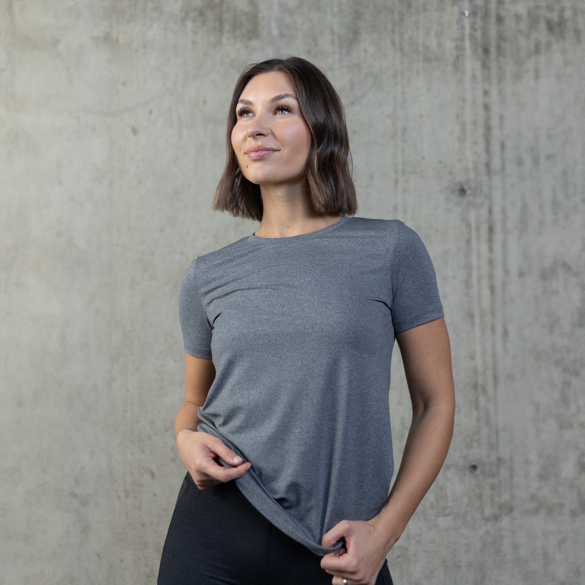 Athlete is 5'4" and is wearing size S