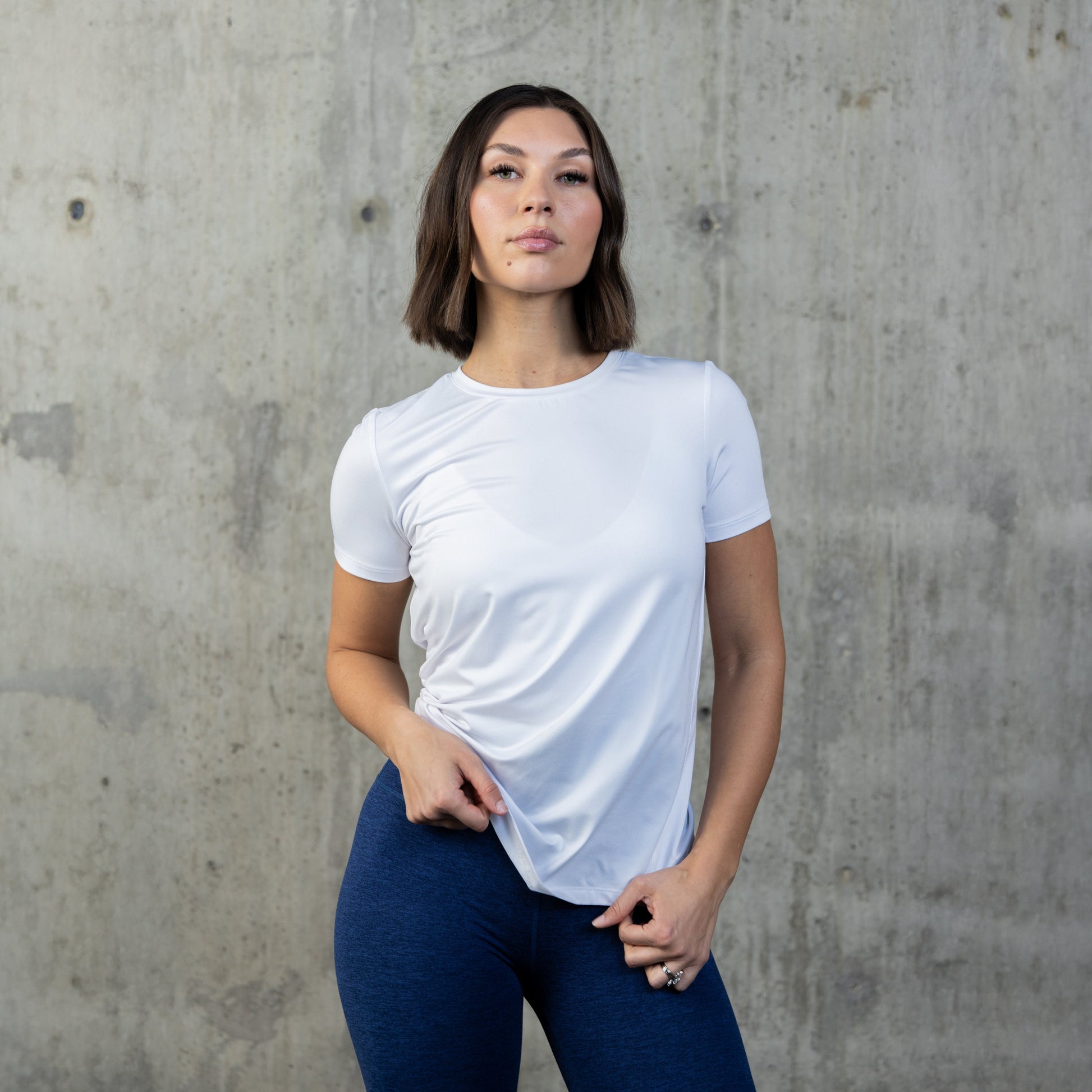 Athlete is 5'4" and is wearing size S